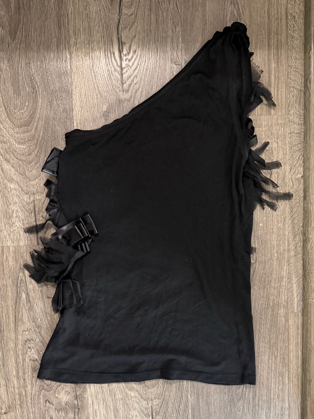 Alice + Olivia Black One Shoulder Ribbon Appliqué Statement Top - Picture 4 of 5